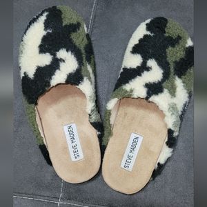 Steve madden camo fur clogs 7
